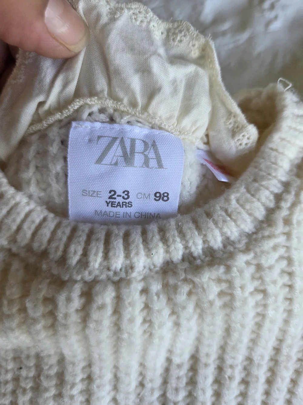 Zara | Cream Knit V-Neck Eyelet Sleeve Sweater
